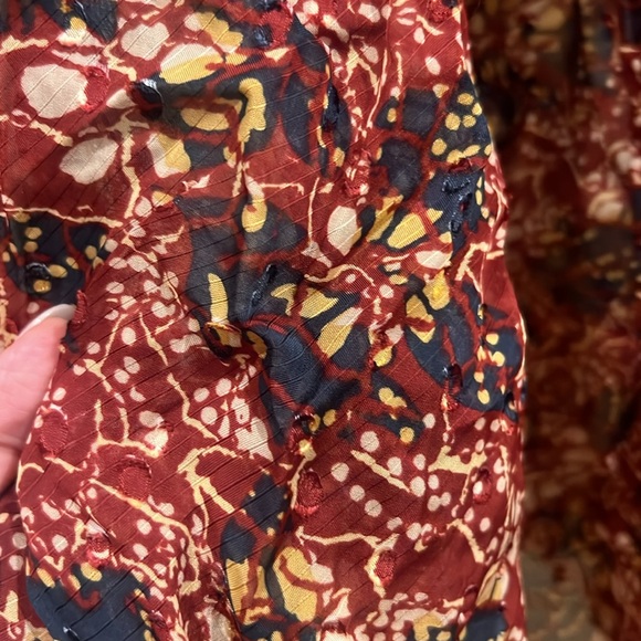 bash pullover top with burgundy base. Small flowers with 3d effect. Buttoned - Picture 7 of 7